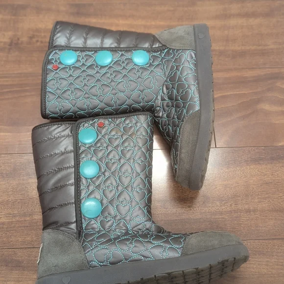 UGG Girls Boots - Picture 3 of 11